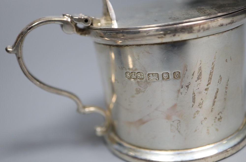 A matched set of three modern silver drum mustards with liners, Spink & Son, London 1773(2) & 1979, height 6.9mm,